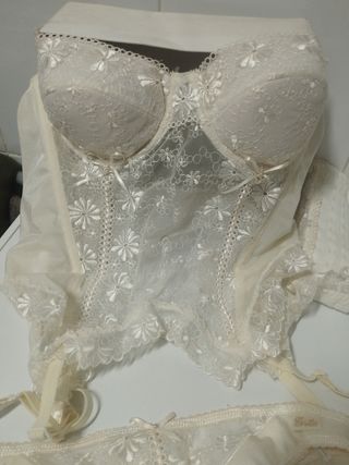 Conjunto Corsé y Tanga Beige
