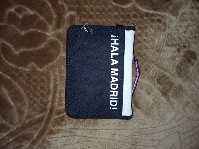 Estuche Real Madrid sin colores en perfecto estado