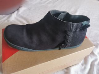 Botín negro con cordones