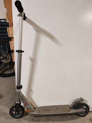 Patinete plegable plateado