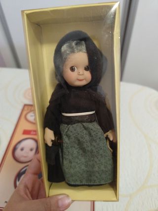 Muñeca de porcelana Bruja