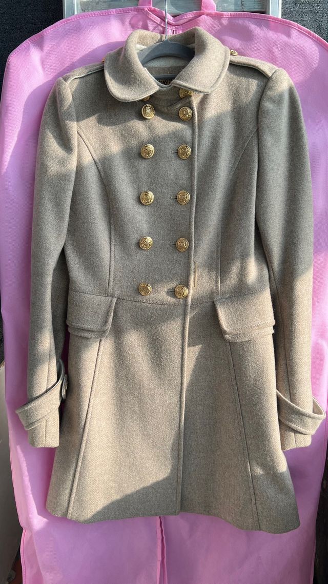 Abrigo Holy Preppy Beige muy buscado
