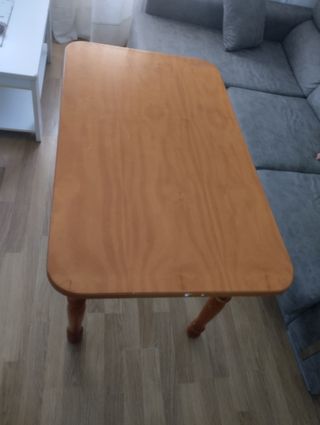 Mesa de comedor de madera