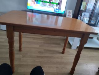 Mesa de comedor de madera