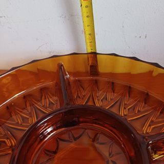 Plato de cristal tallado ámbar