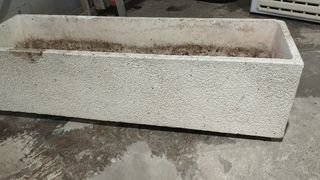 Jardinera de piedra blanc