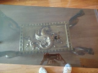 Mesa de centro cristal y metal dorada