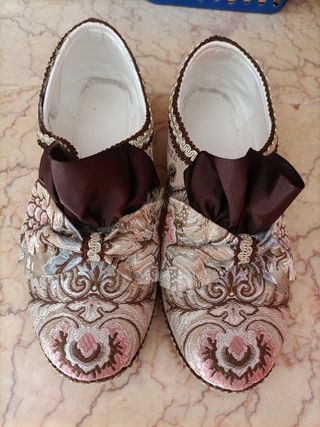Traje de Fallera Beige y Marrón