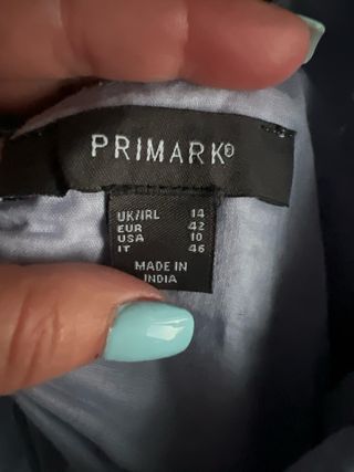 Vestido azul bordado perforado