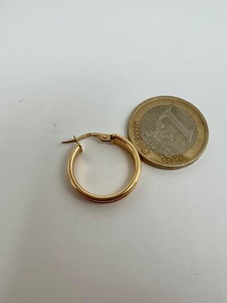 Aro de oro de 18k. Peso: 1.92 g.
