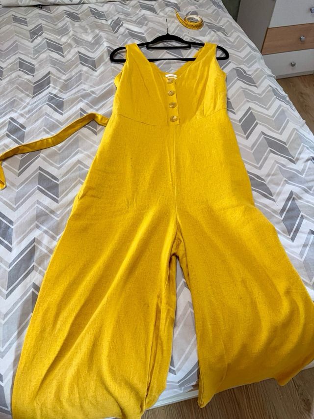 Mono  color mostaza de vestir,