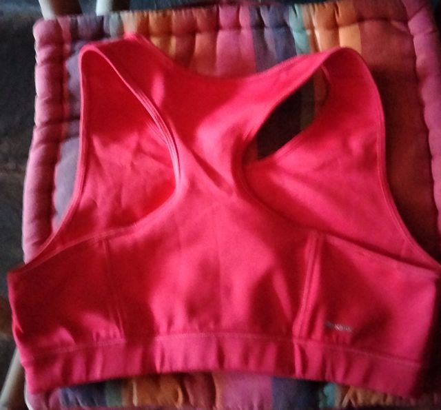 Top Adidas Climalite Fúcsia e Preto.