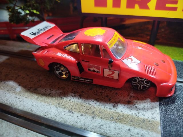 Porsche Marlboro Competición Slot Rojo