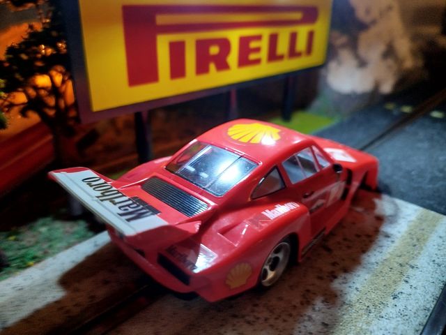 Porsche Marlboro Competición Slot Rojo