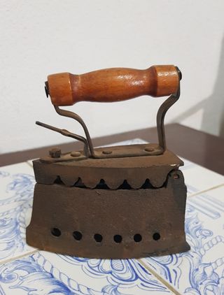 Plancha antigua de hierro