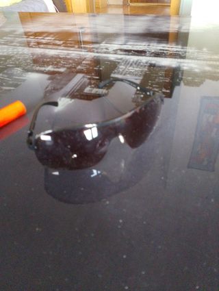 Gafas de sol negras y marrones