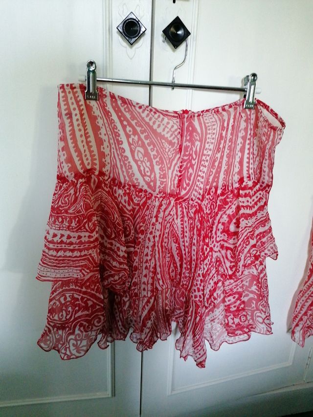 Falda y top estampado rojo y blanco todo de gasa