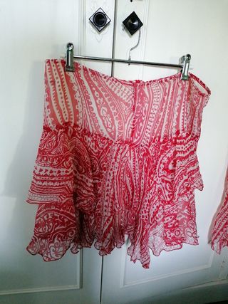 Falda y top estampado rojo y blanco todo de gasa 
