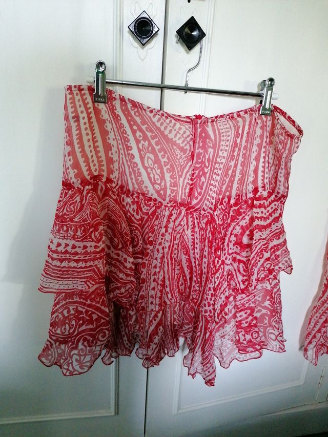 Falda y top estampado rojo y blanco todo de gasa