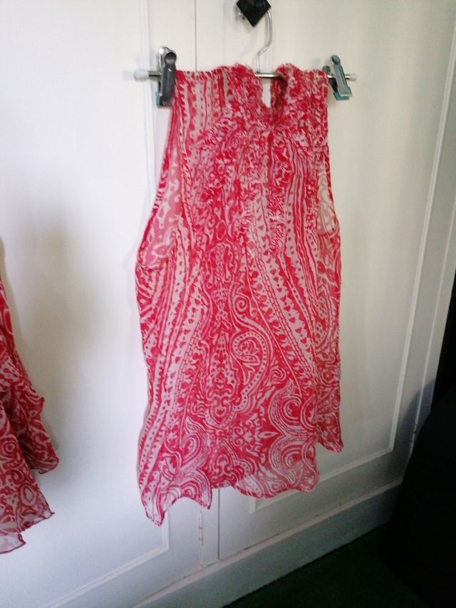 Falda y top estampado rojo y blanco todo de gasa