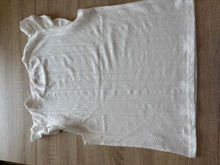 Camiseta/blusa blanca con volantes