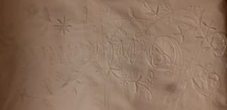 Antiche lenzuola ricamate a mano in lino con pizzo