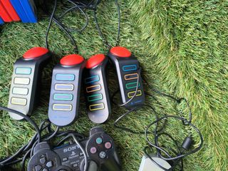 Lote PlayStation 2 con juegos y accesorios