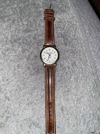 Orologio da polso grigio o marrone