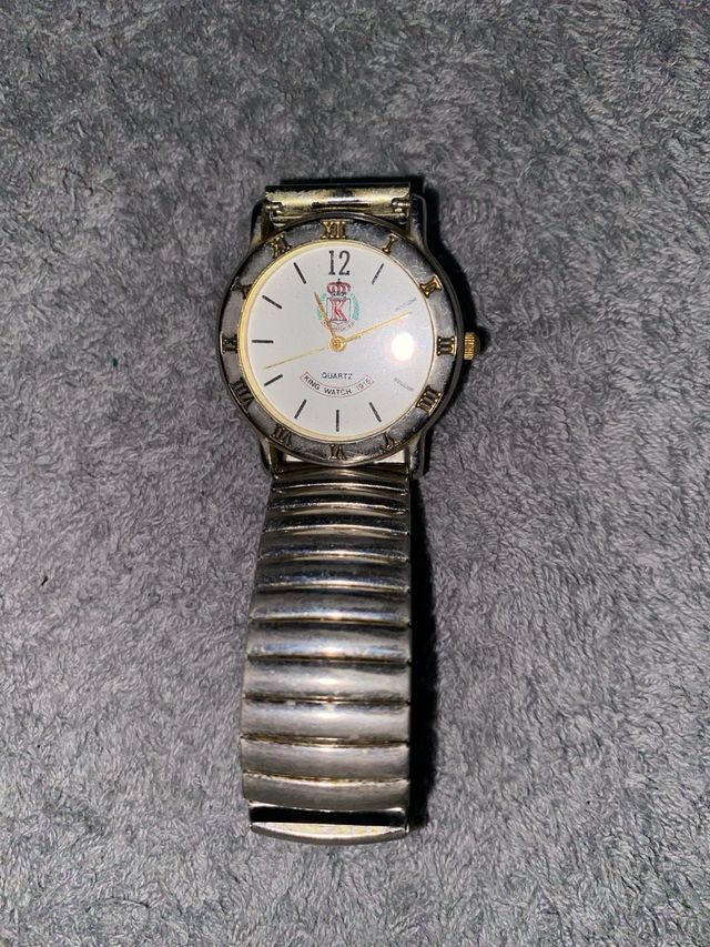 Orologio da polso grigio o marrone