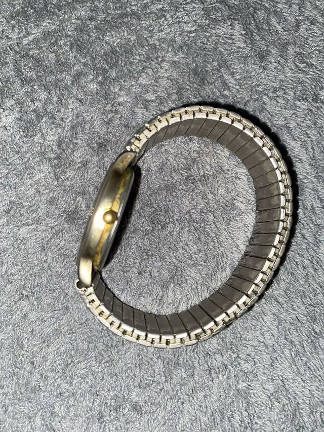 Orologio da polso grigio o marrone