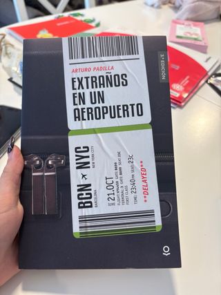 el principito se fue a/ extraños en un aeropuerto 