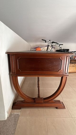 Mesa de despacho clásica de madera