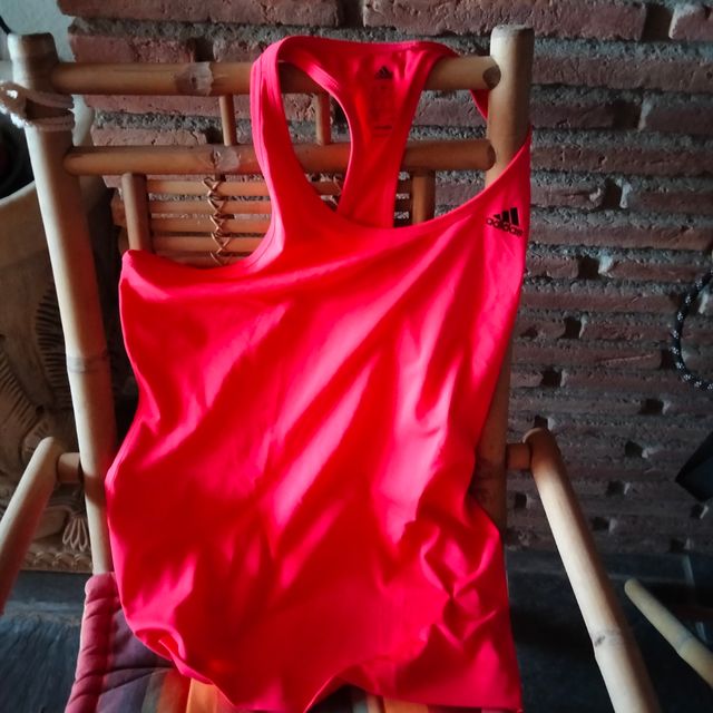 Camiseta desportiva vermelha Adidas Climalite