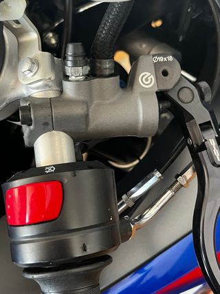 Suzuki GSXR 750 K7 - 25800 Km