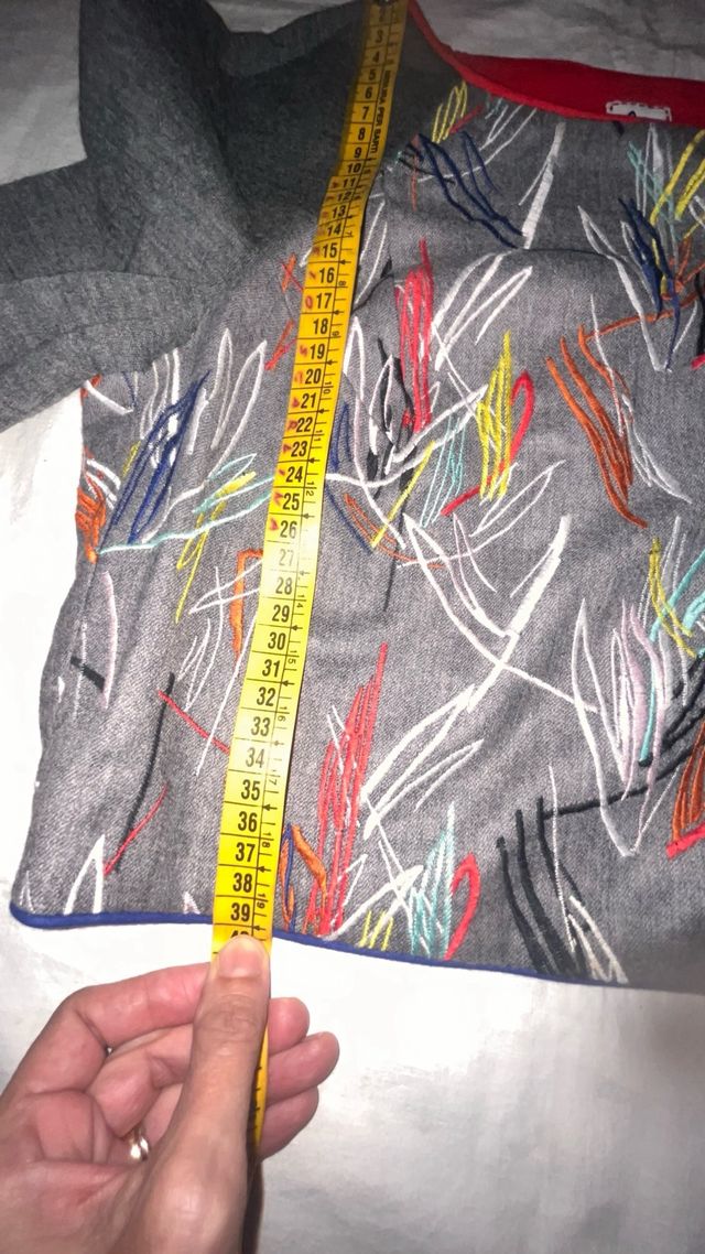 Maglia/felpa crop top artigianale, taglia unica.