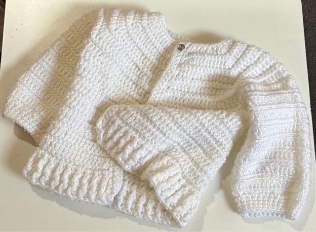 Chaqueta tejida a mano para bebé 6-9 meses