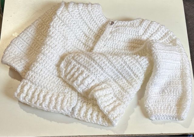 Chaqueta tejida a mano para bebé 6-9 meses