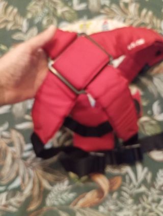 Mochila portabebés roja