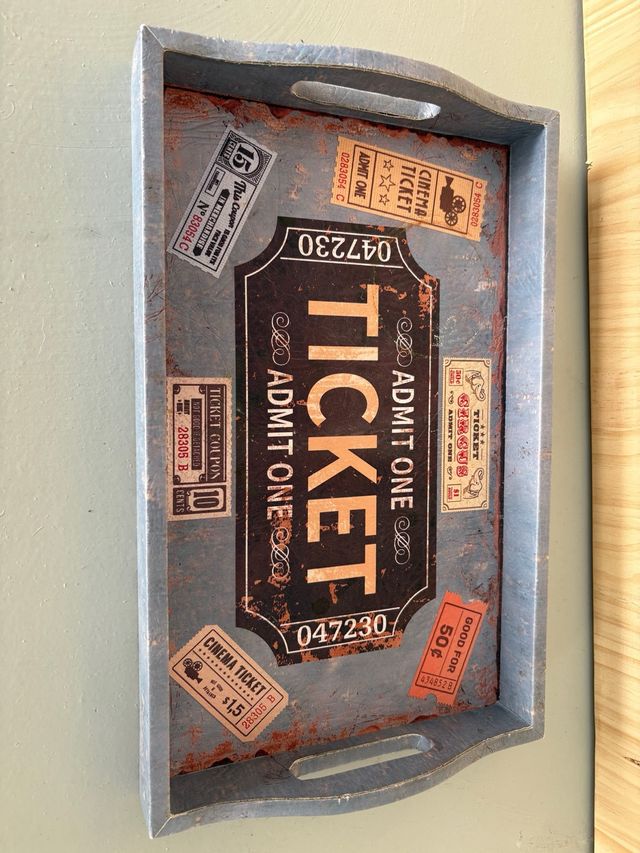 Bandeja decorativa estilo vintage con tickets