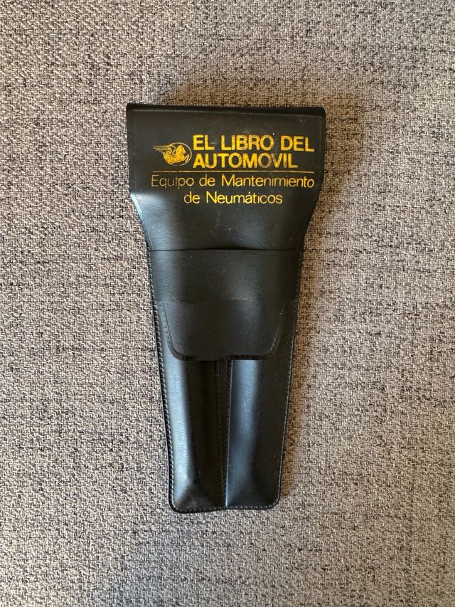 Antiguo equipo mantenimiento neumáticos