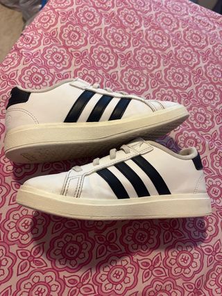 Tenis niños Adidas Blancos Nuevos talla 32