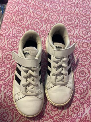 Tenis niños Adidas Blancos Nuevos talla 32