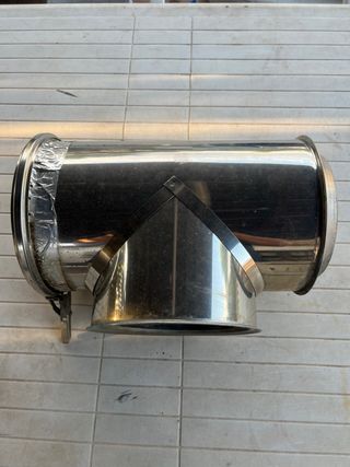 T de acero inoxidable aislada 150mm