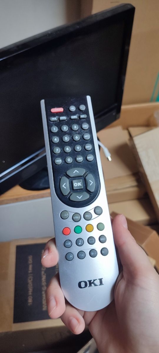 Televisor OKI pequeño para piezas