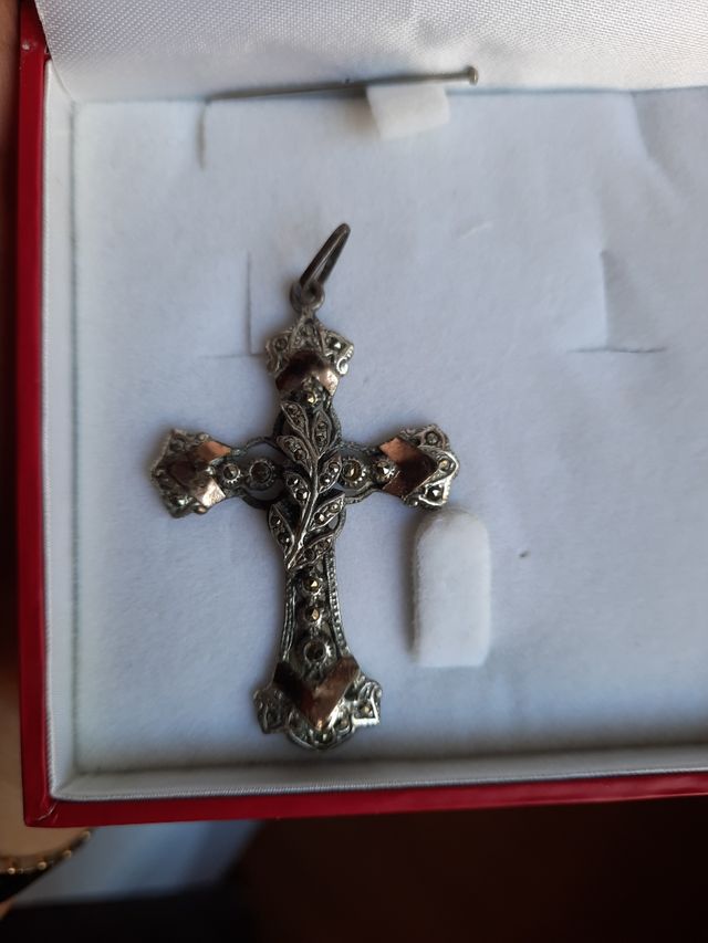 Ciondolo a croce in oro e argento