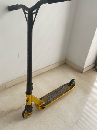 Patinete freestyle dorado 