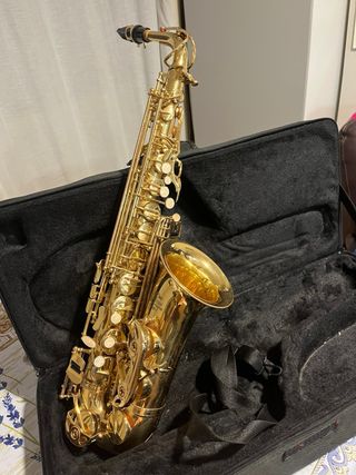 Saxofón Alto Dorado
