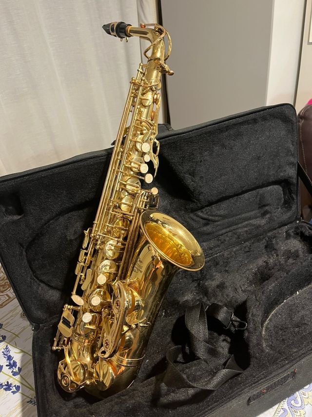 Saxofón Alto Dorado