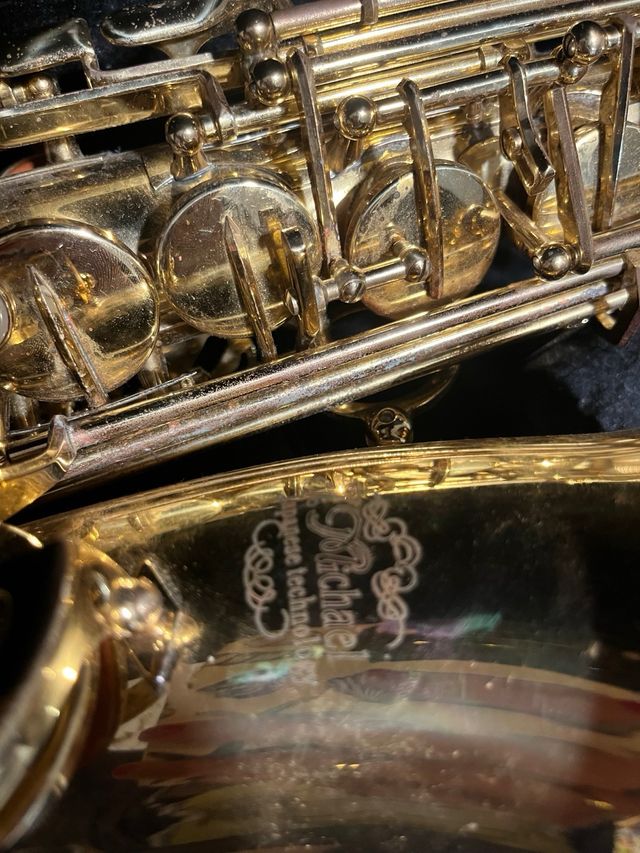 Saxofón Alto Dorado