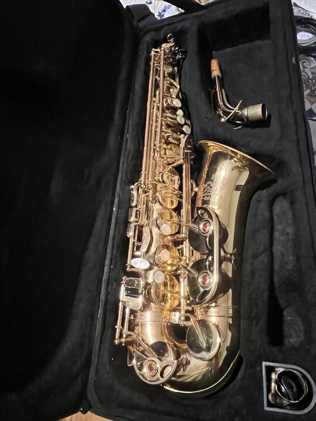 Saxofón Alto Dorado